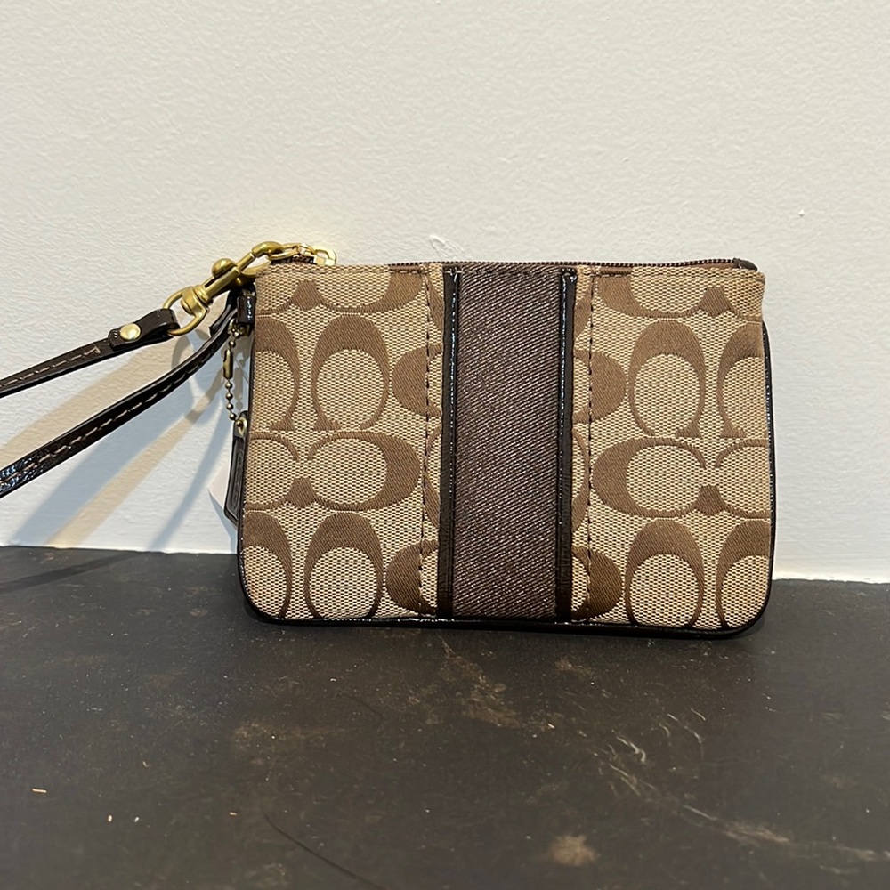 NWT - coach wristlet